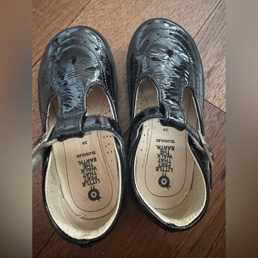 Old soles royal shoe in Black Patent Leather. Like new!!! Size 11US/28EU